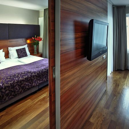 Pakat Suites Hotel Wina Bagian luar foto