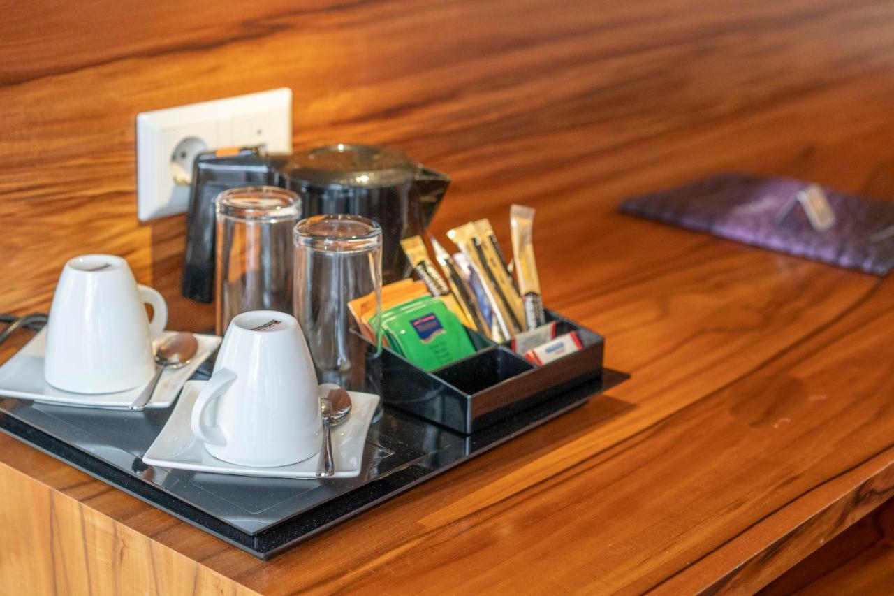 Pakat Suites Hotel Wina Bagian luar foto