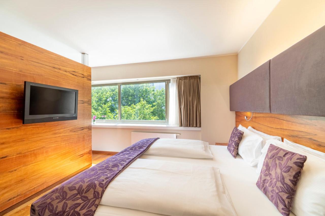 Pakat Suites Hotel Wina Bagian luar foto