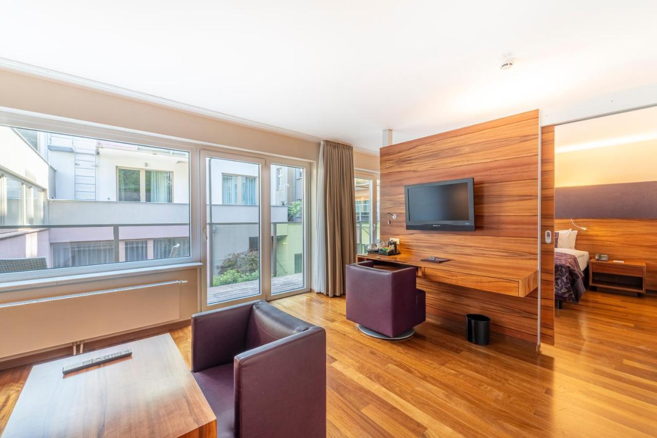 Pakat Suites Hotel Wina Bagian luar foto