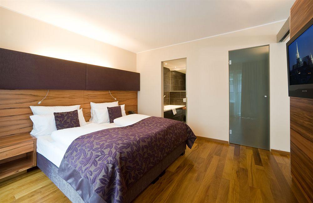 Pakat Suites Hotel Wina Bagian luar foto