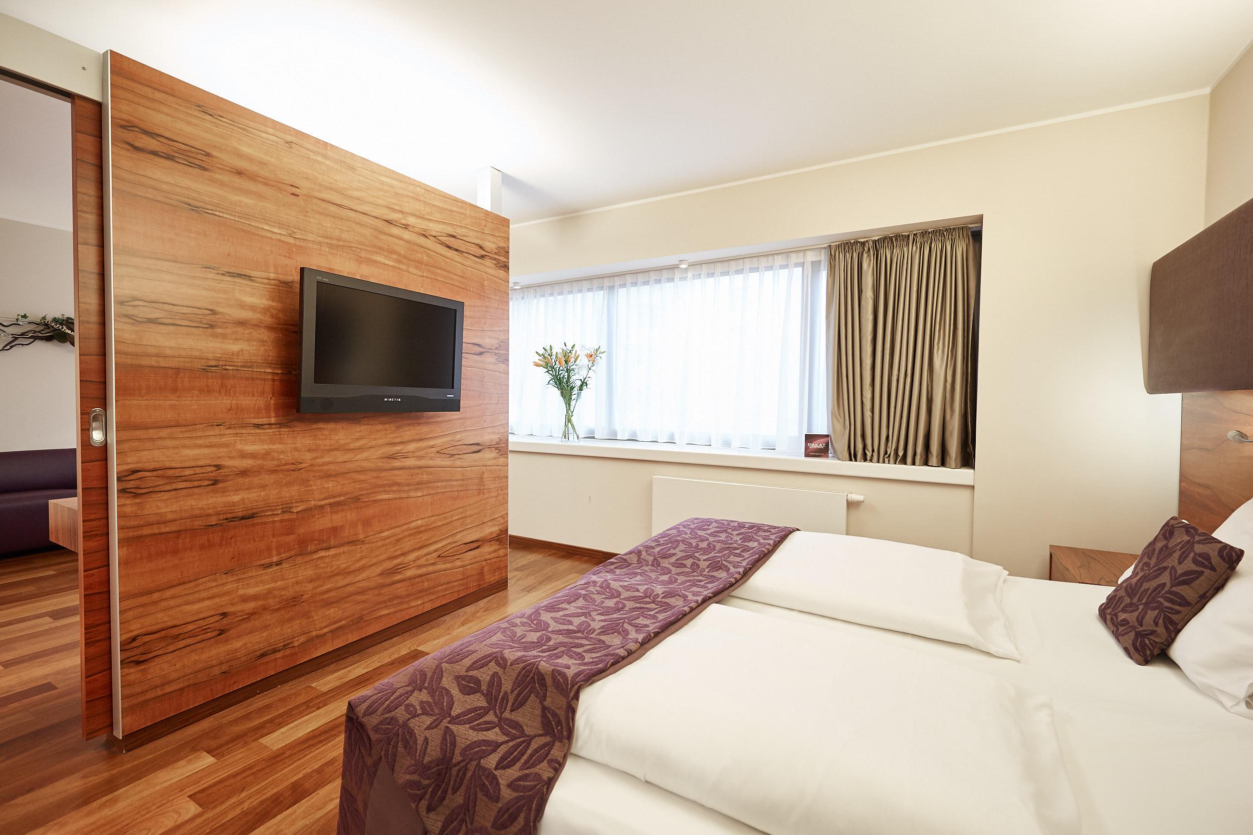 Pakat Suites Hotel Wina Bagian luar foto