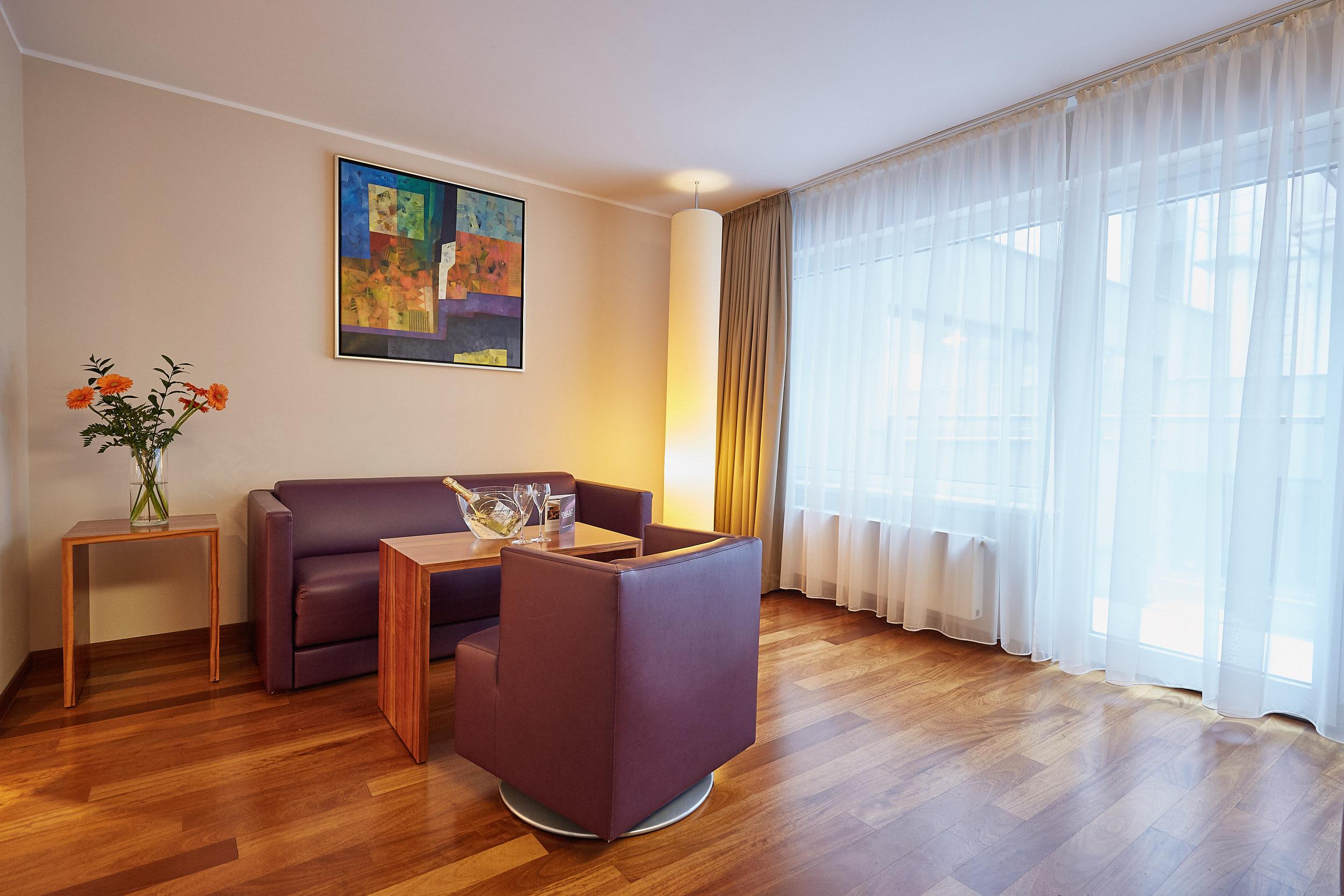 Pakat Suites Hotel Wina Bagian luar foto