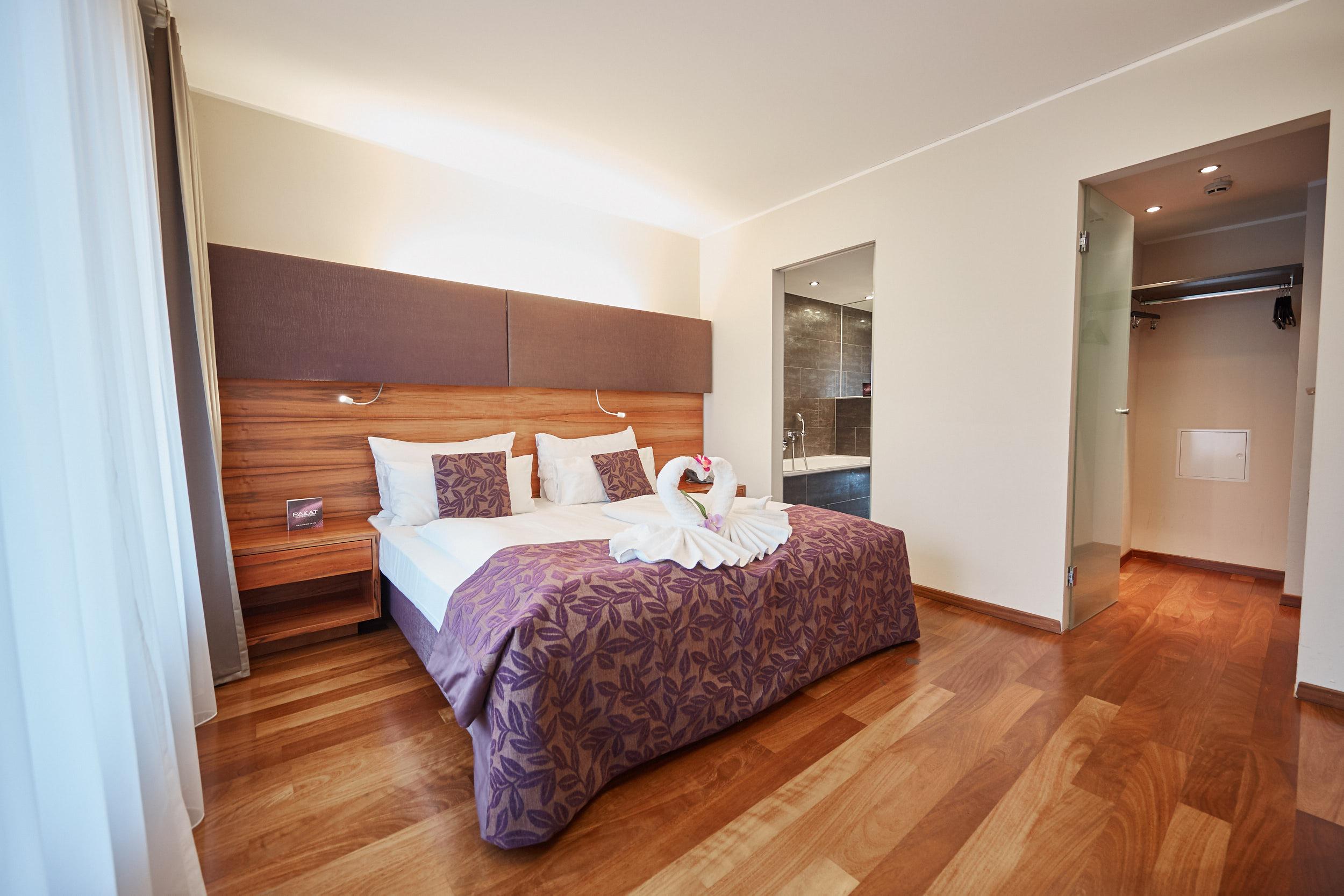Pakat Suites Hotel Wina Bagian luar foto
