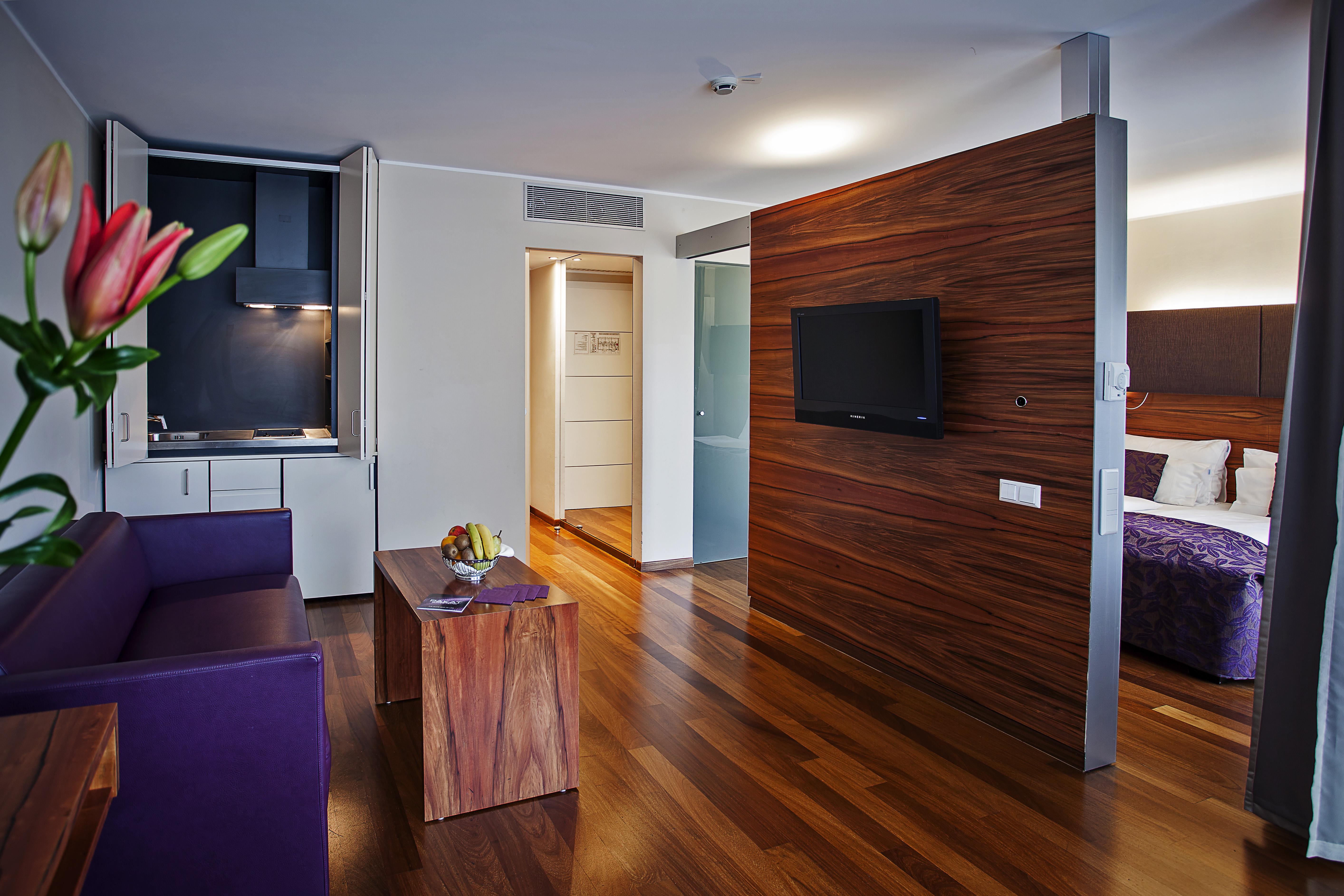Pakat Suites Hotel Wina Bagian luar foto