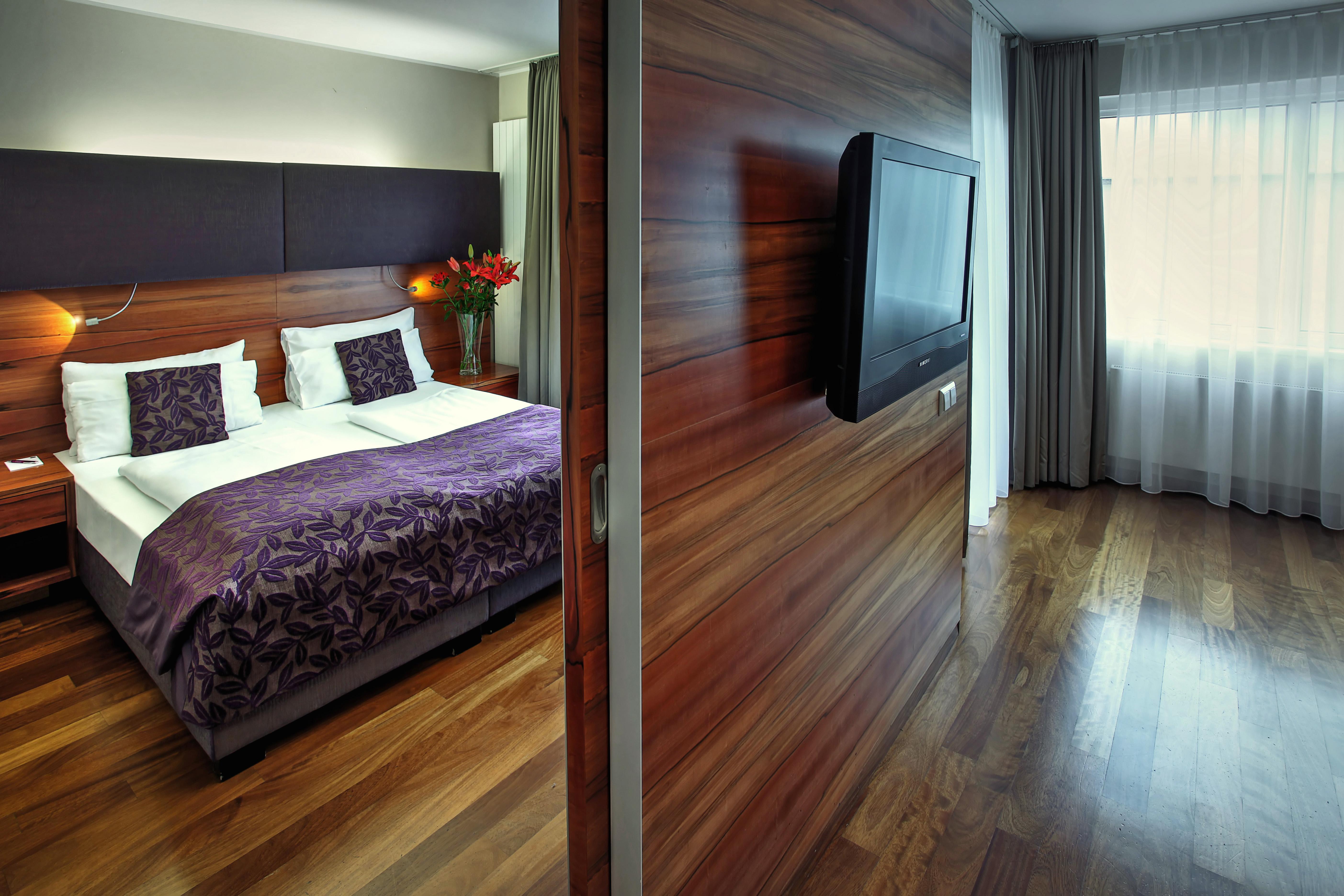 Pakat Suites Hotel Wina Bagian luar foto