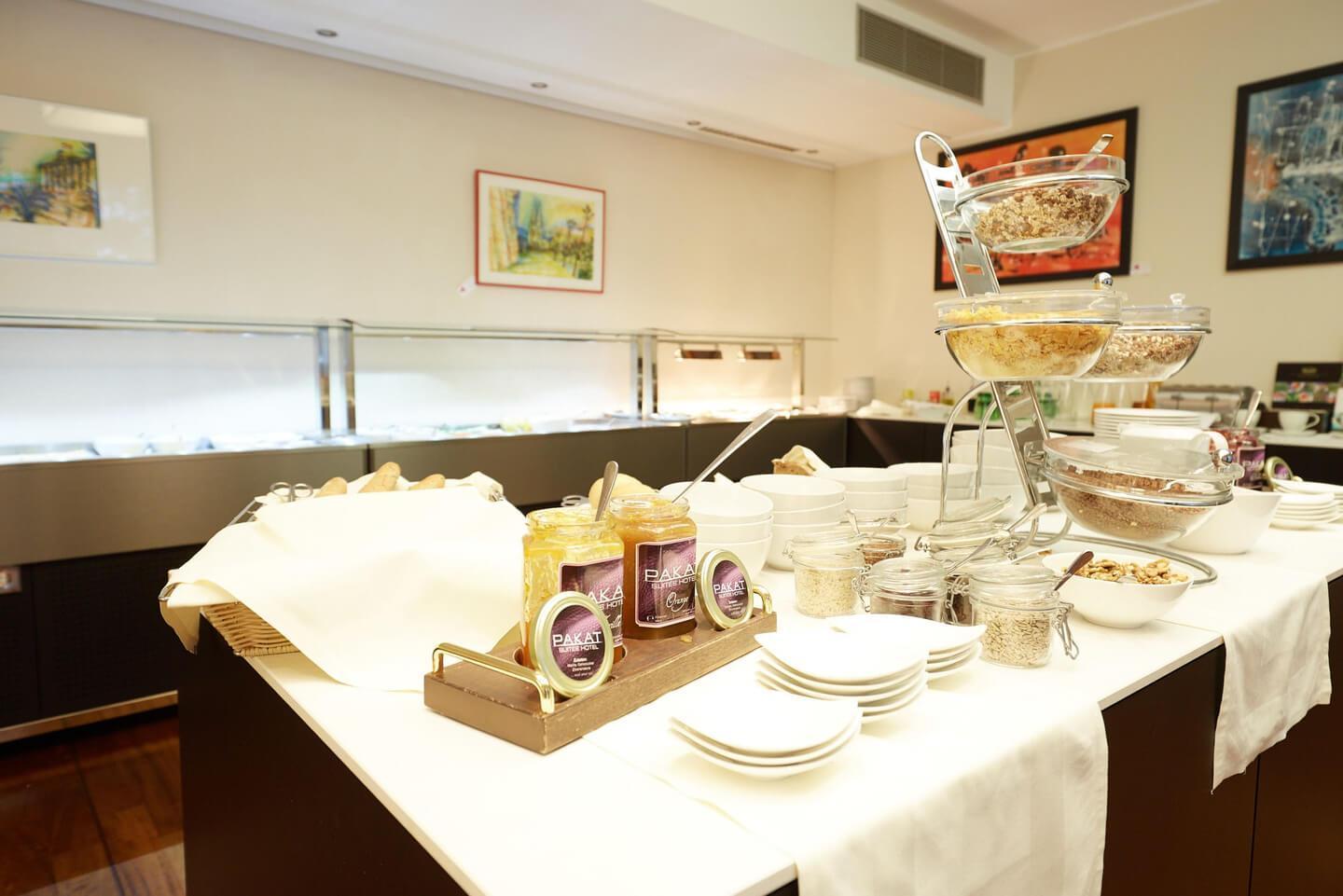 Pakat Suites Hotel Wina Bagian luar foto