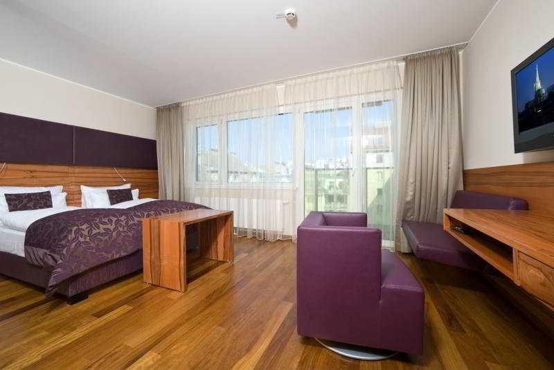 Pakat Suites Hotel Wina Bagian luar foto