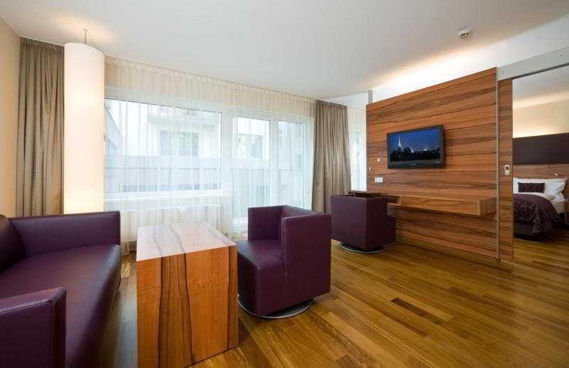 Pakat Suites Hotel Wina Bagian luar foto