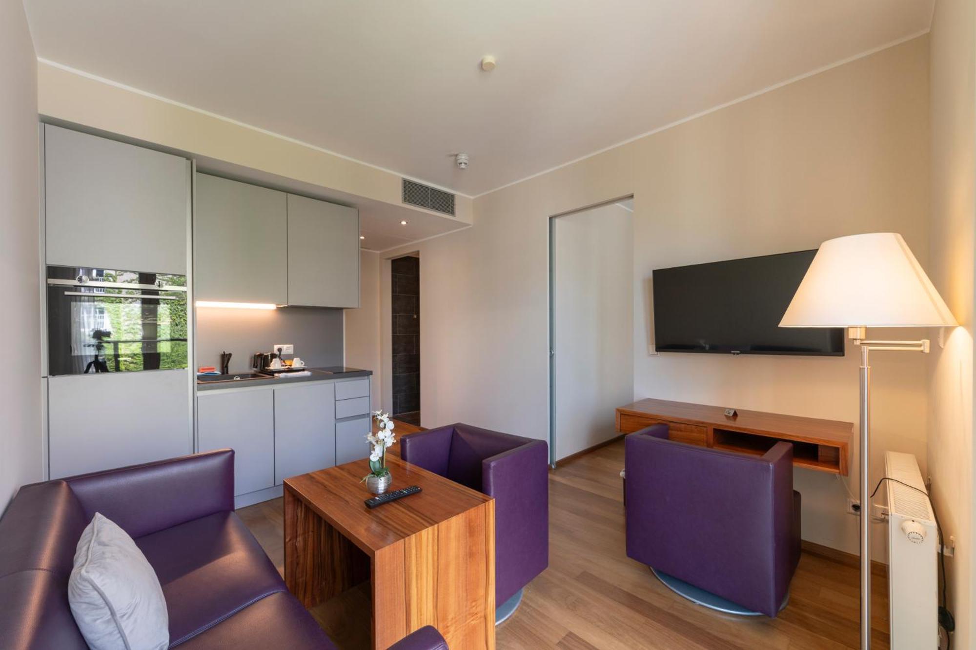 Pakat Suites Hotel Wina Bagian luar foto