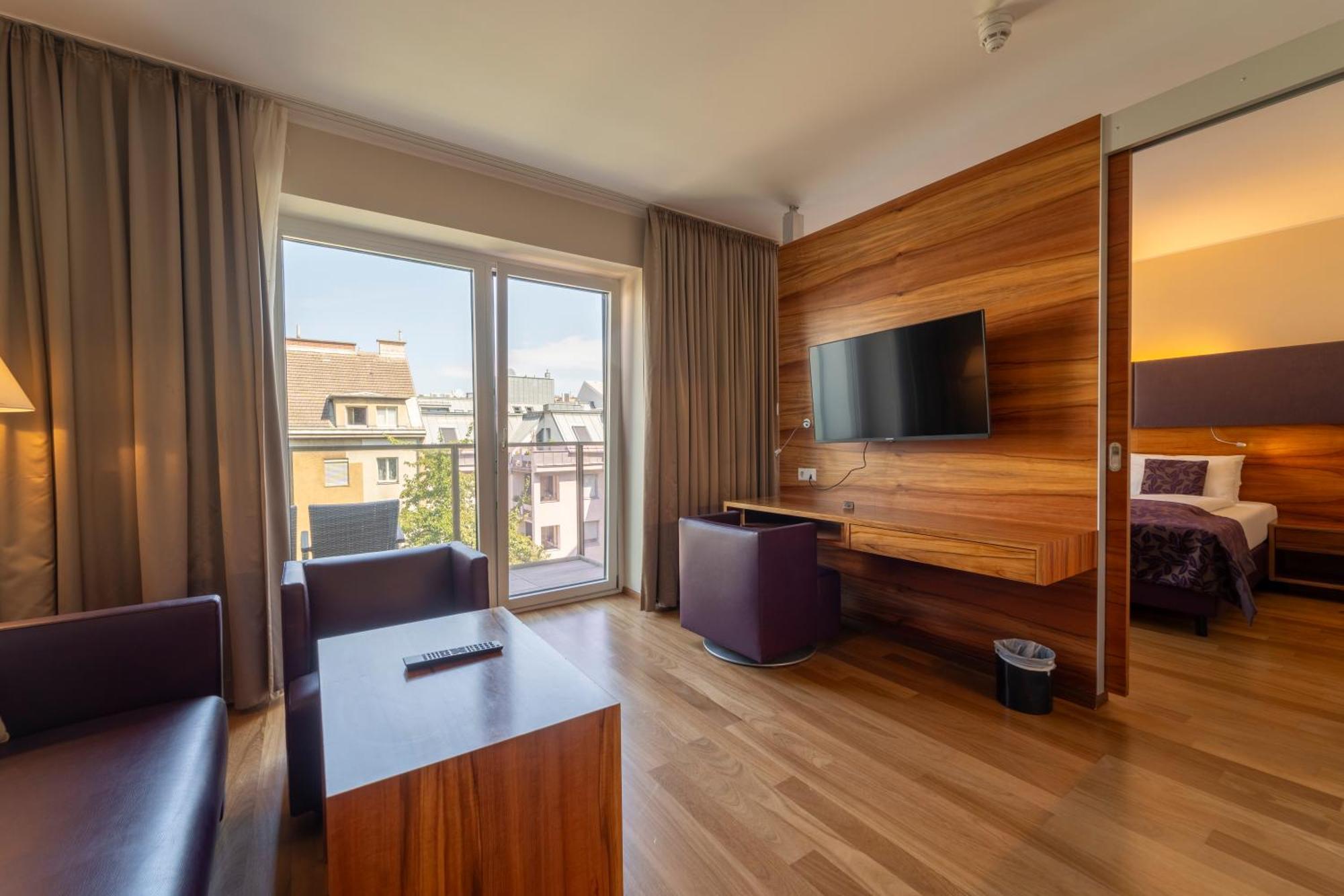 Pakat Suites Hotel Wina Bagian luar foto