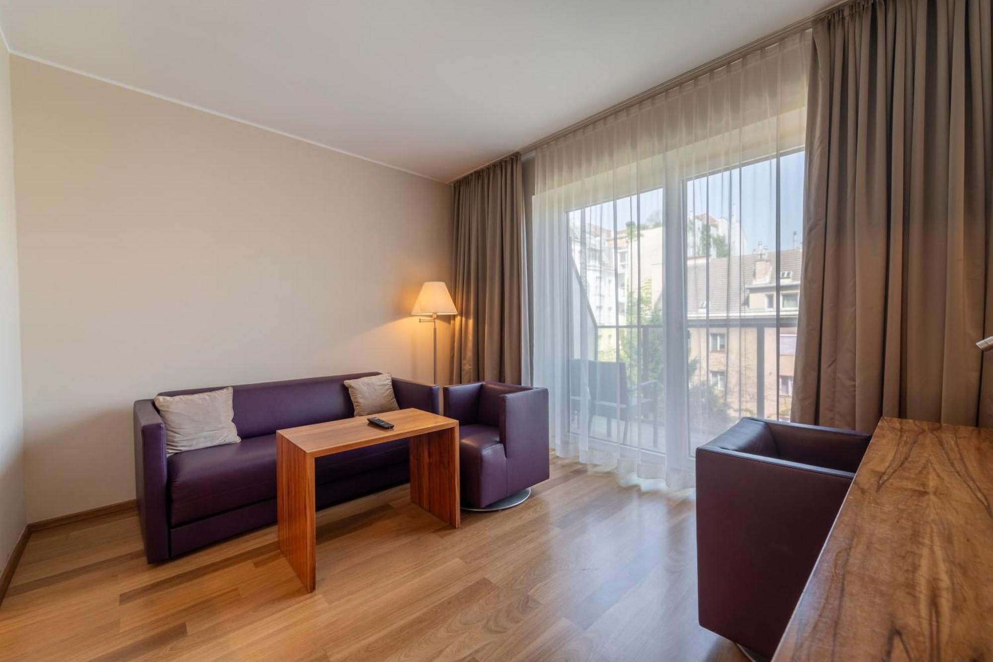 Pakat Suites Hotel Wina Bagian luar foto