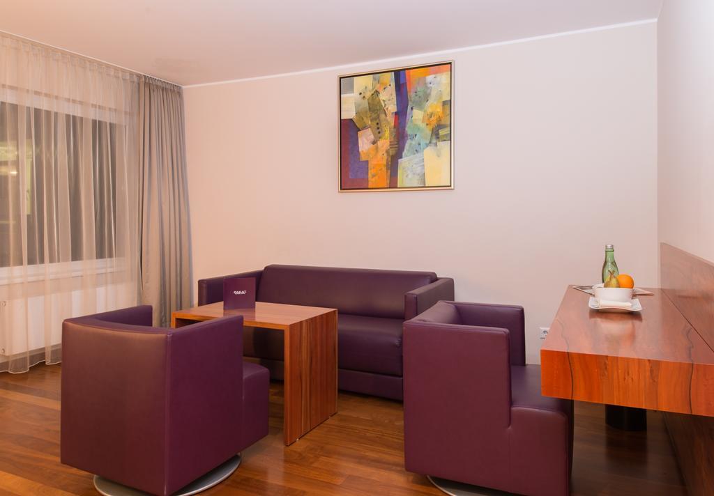 Pakat Suites Hotel Wina Bagian luar foto