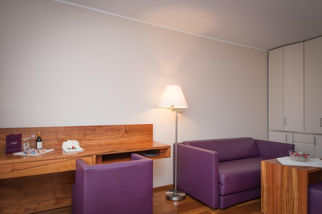 Pakat Suites Hotel Wina Bagian luar foto