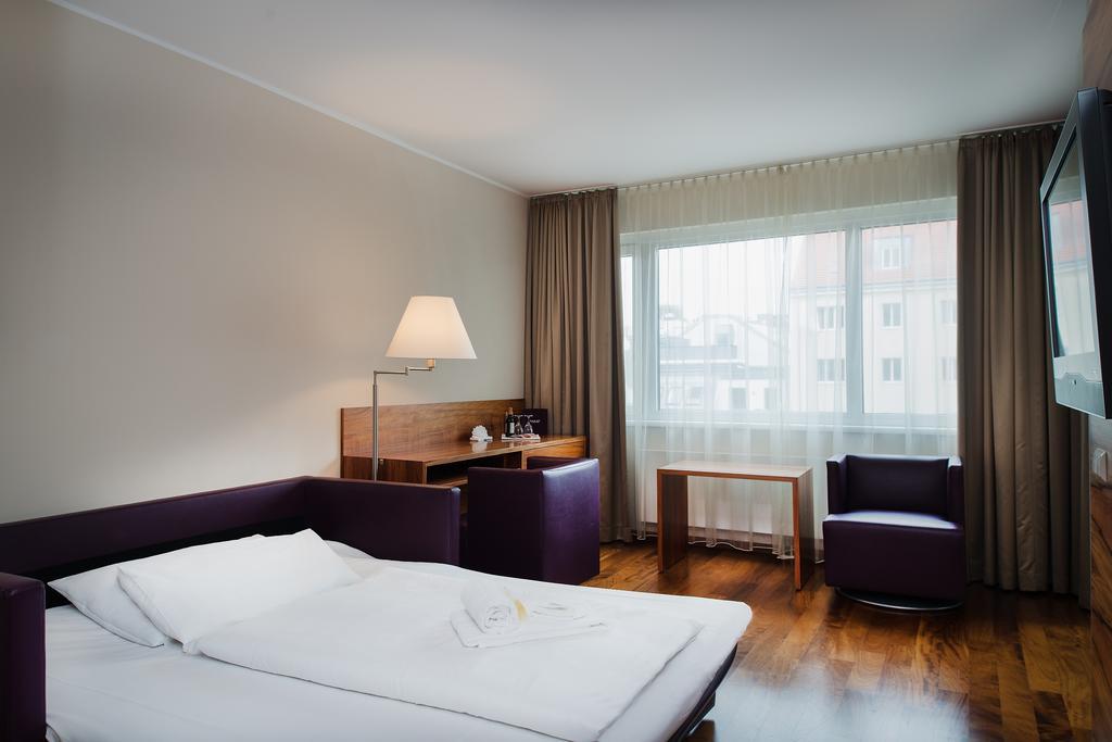 Pakat Suites Hotel Wina Bagian luar foto