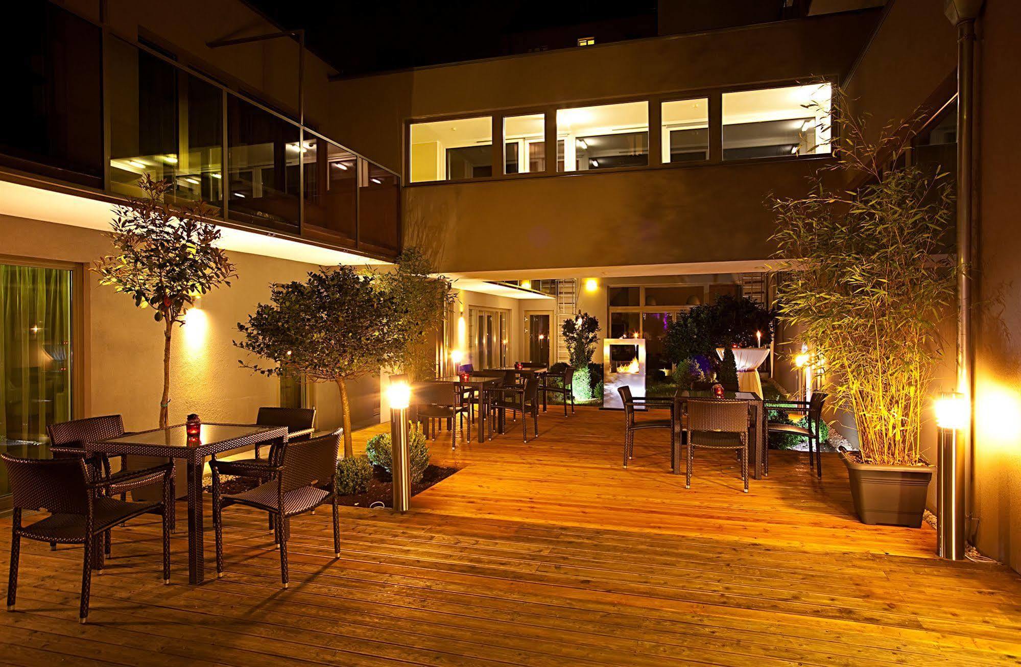 Pakat Suites Hotel Wina Bagian luar foto